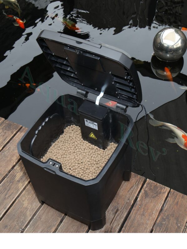 Distributeur-nourriture-JBL-ProPond-Autofood-ouvert